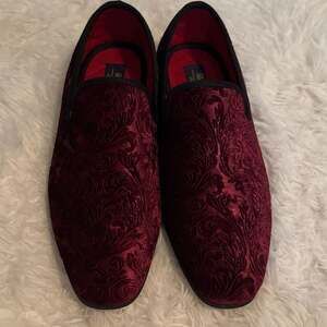 La Milano Broderick Burgundy Velvet Damask Pattern Slip-On Loafer